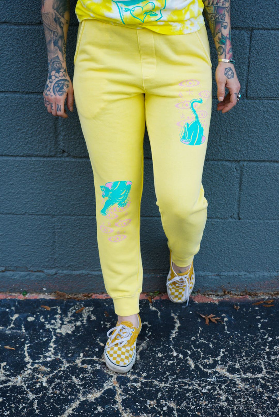 "Dimensional Panther" pigment-dyed fleece sweatpants (pigment yellow)